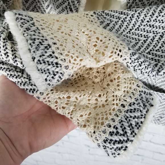 MYSTREE | open front zigzag & lace blazer jacket - Picture 3 of 7